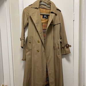 Gorgeous Vintage Burberrys’ Trench
